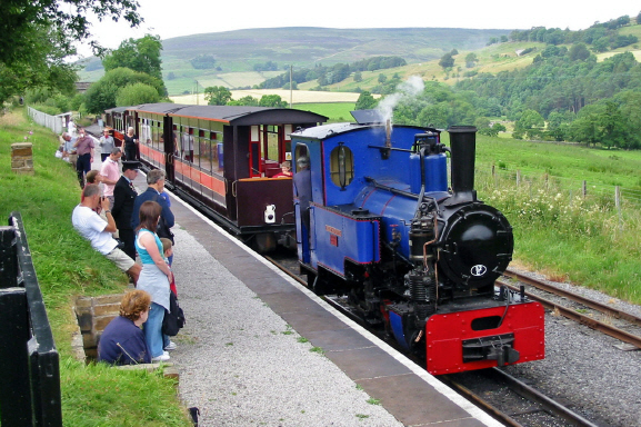 Helen Kathryn couples up to carriages at Kirkhaugh Station, 23 July 2005